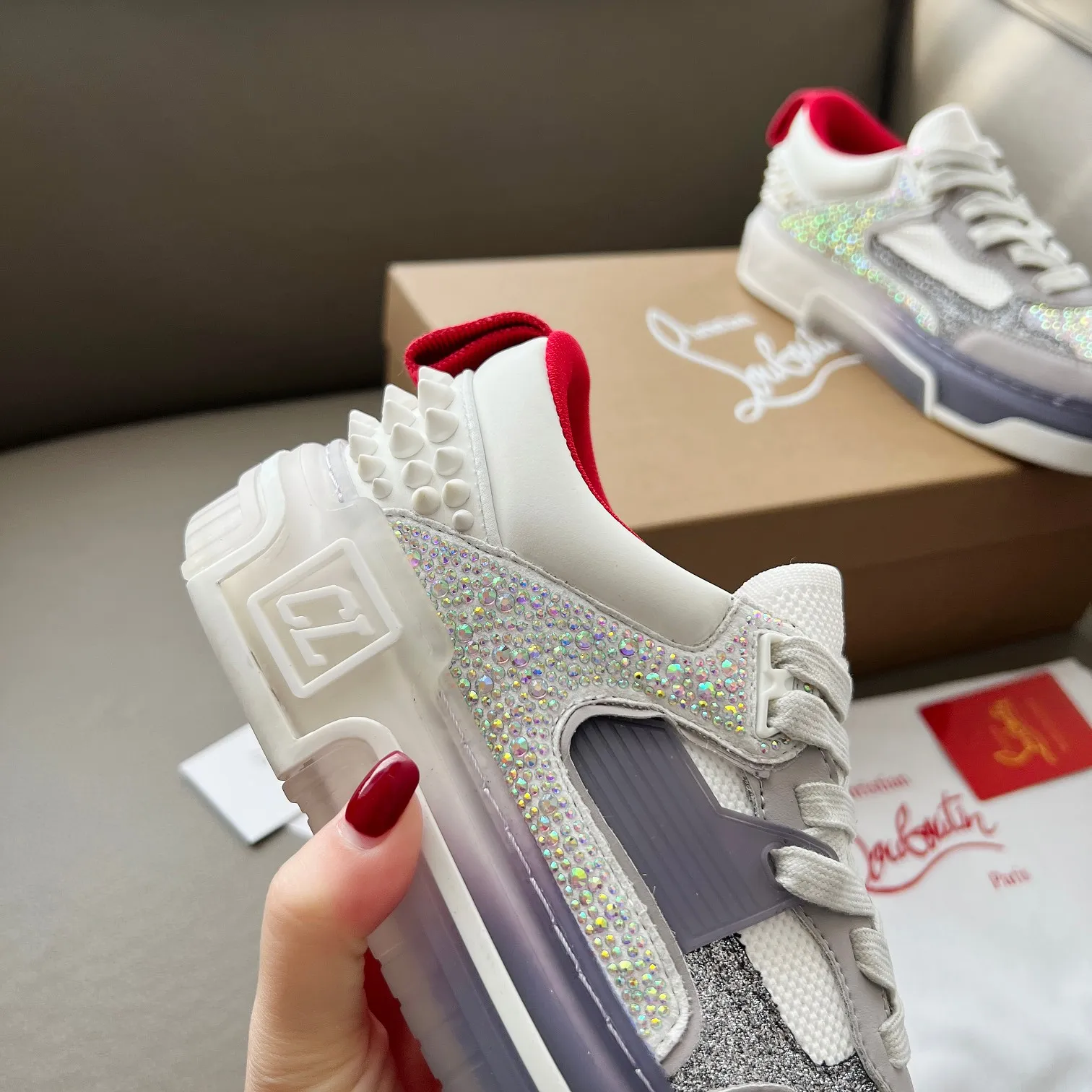 Men's shoes 💰760 🌹🌹🌹̋ Wang Junkai Yang Mi Xu Kai Zhang Jingyi Ding Chengxin Chen Muchi Wang Ziyi Same style Christian Louboutin 2024 [New product] Drill surface ASTROLOUBI lesbian thick-soled sports shoes red-soled shoes perfectly integrate fashion and sports, The fabrics are made of luxurious calfskin, soft suede, smooth satin and laminated leather, and the back is decorated with classic rivets. The interior is blended with a knitted tongue for added durability, breathability and quick-drying comfort. The outsole is made of a combination of EVA foam and imported rubber, and the colorful CL iconic letters on the side of the outsole show the brand's unique style. It is a ceiling-level comfortable skate shoe! ! ! Multiple colors available, currently women’s sizes 35-39 (40 custom made)